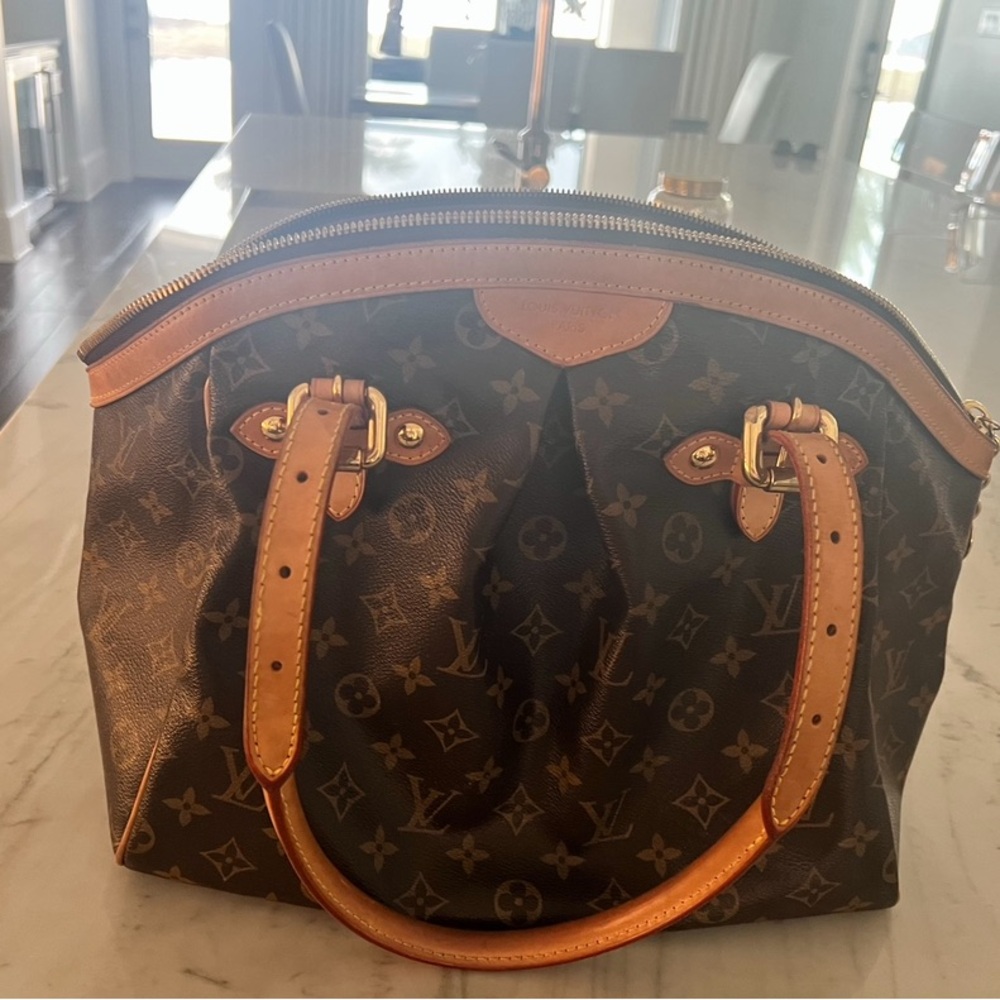Louis Vuitton Tivoli GM zipper closure purse new